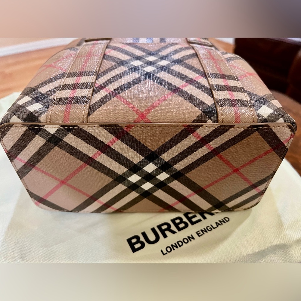 Burberry Daphne Vintage Check Tote Bag - Picture 9 of 11